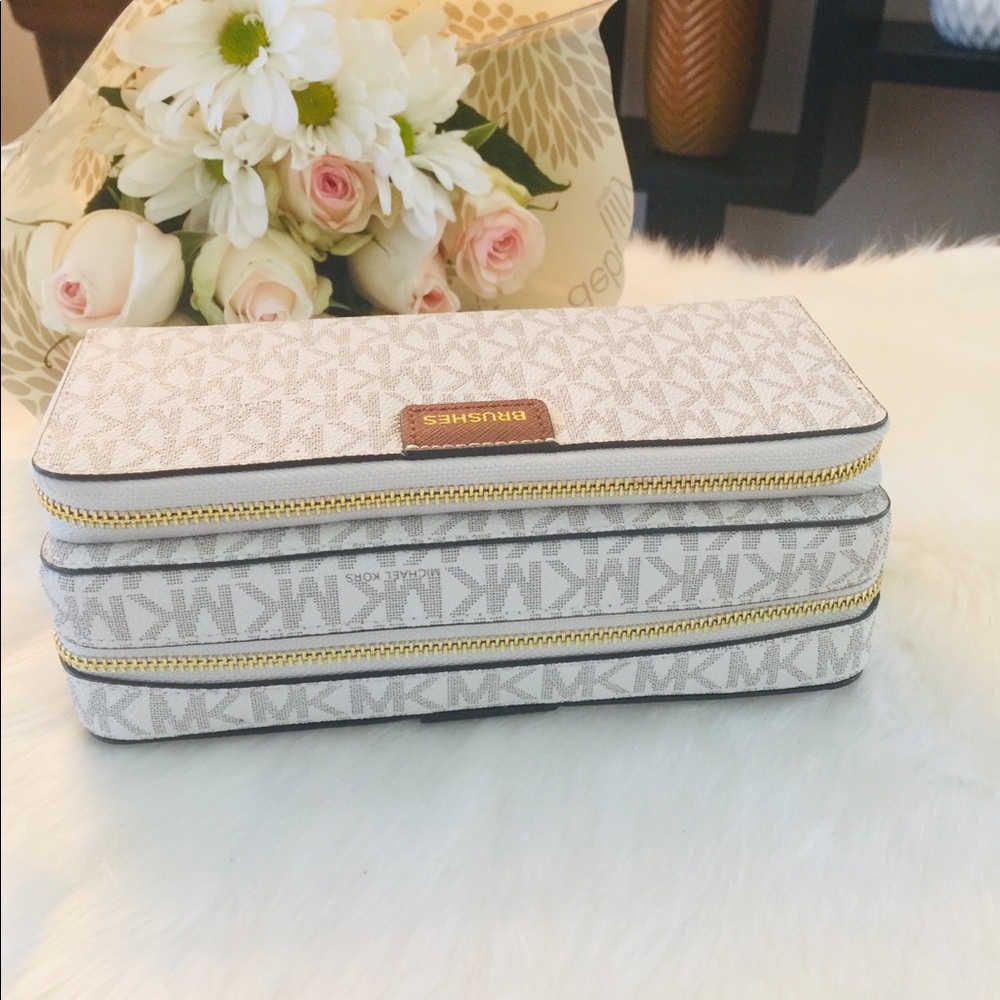 Michael Kors Cosmetic case Make-up /Brushes pouch - Picture 7 of 10